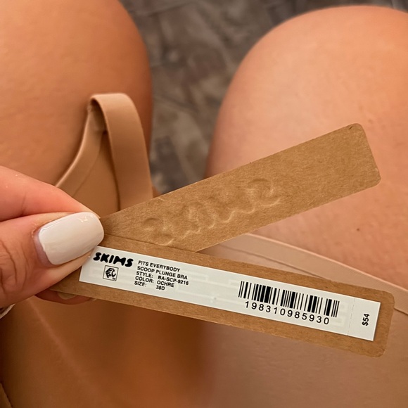 SKIMS Nude Bra - Picture 2 of 4